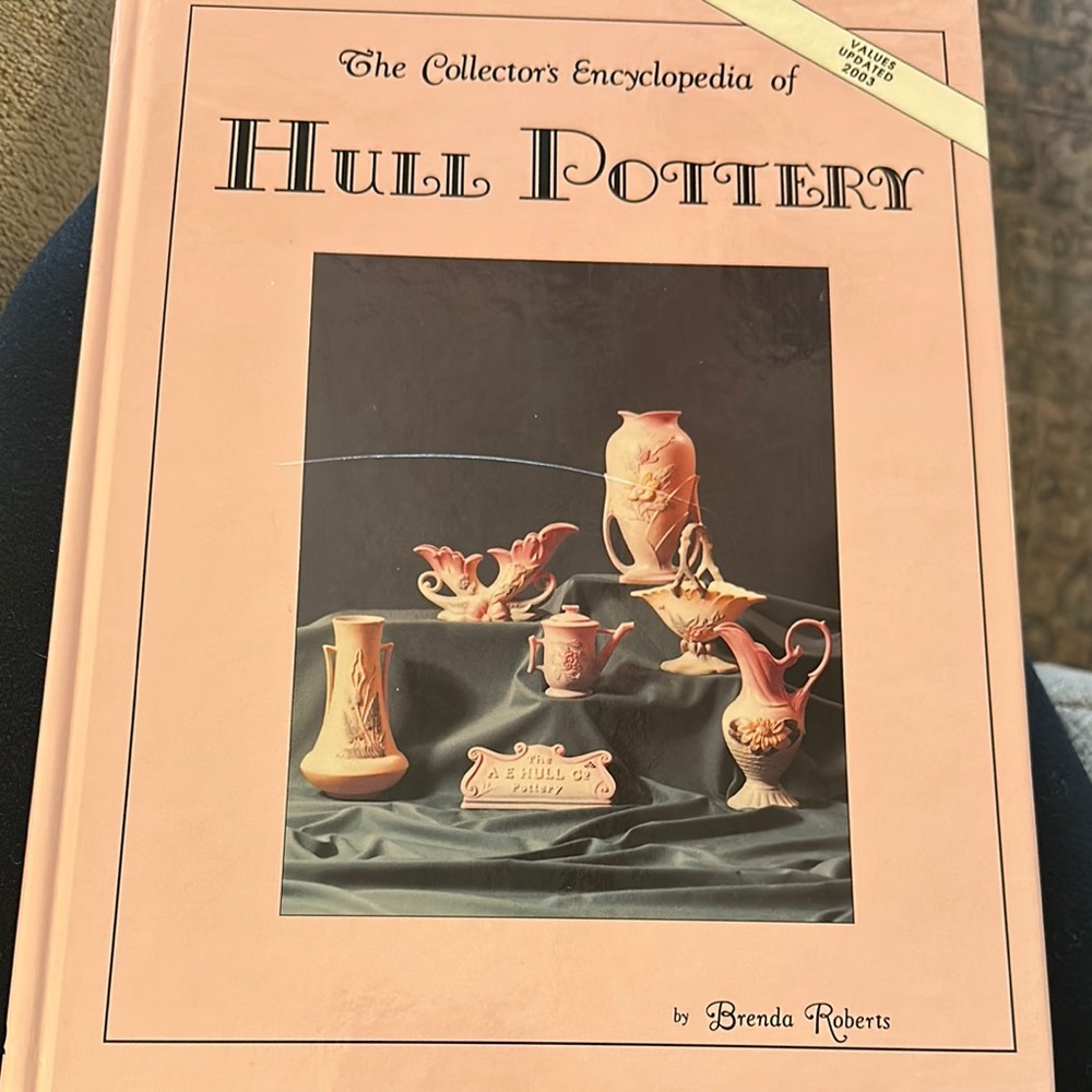 The Collector's Encyclopedia of Hull Pottery Book